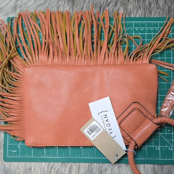 NWT Vegan Coral Fringe Handbag - Picture 7 of 7